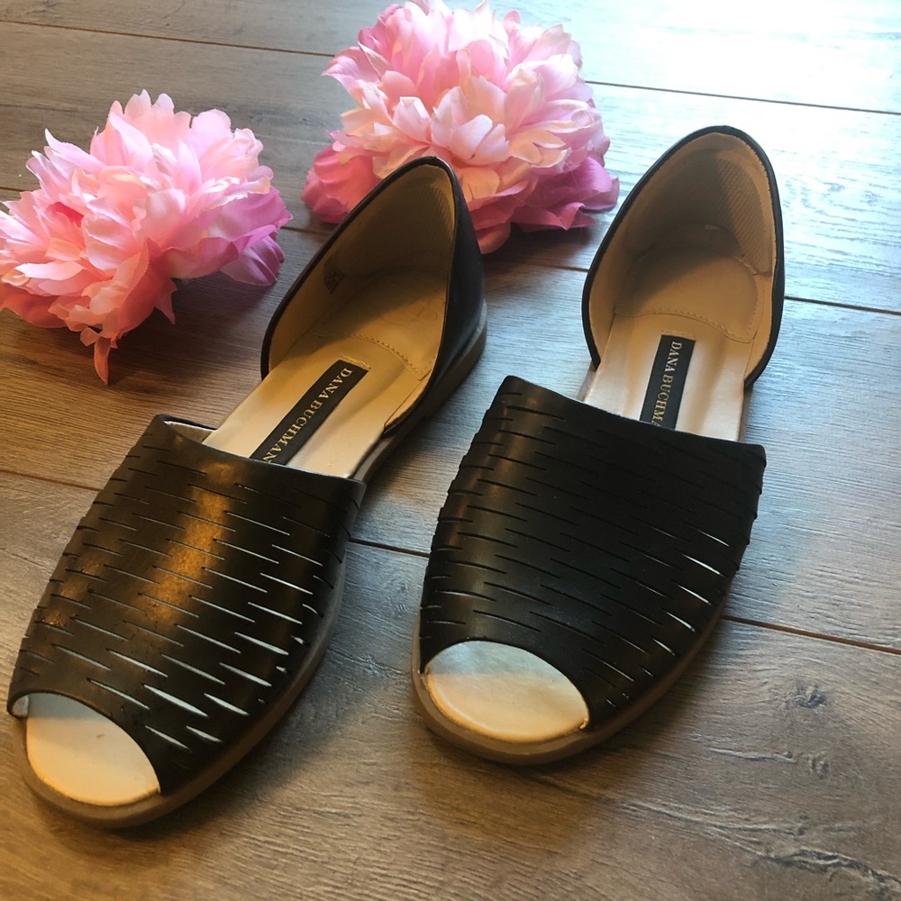 SALE🍦Dana Buchman Faux Leather Open Toe Flats